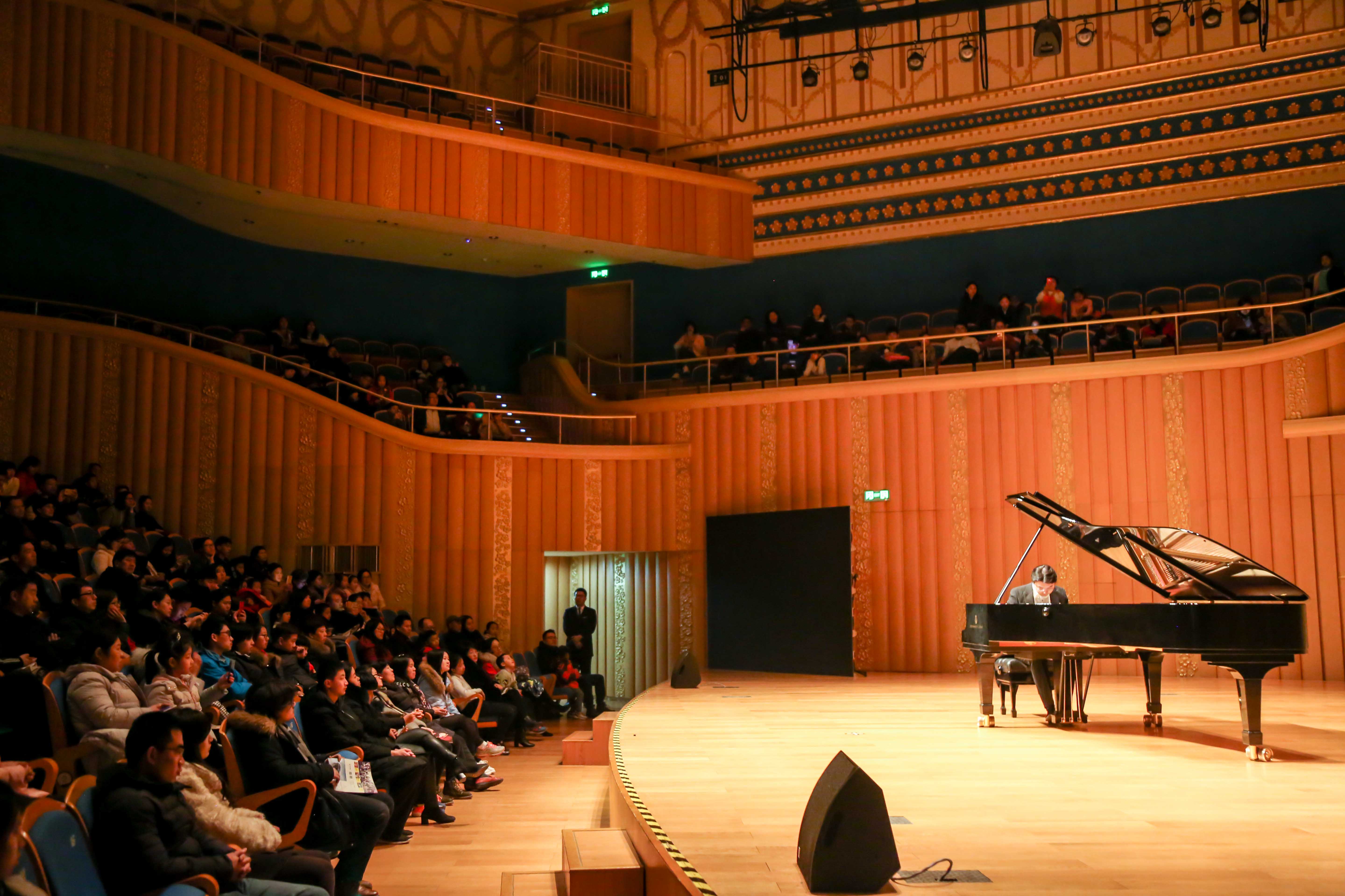 臨沂大劇院-【精彩回顧】黑與白的奏鳴篇章--焦飛虎鋼琴音樂會