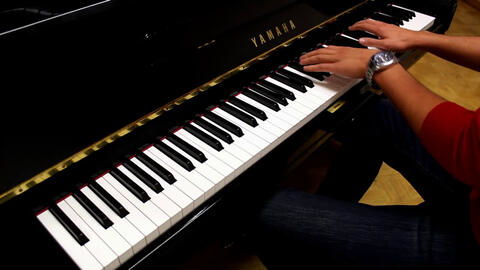 手機鋼琴彈奏 kiss the rain