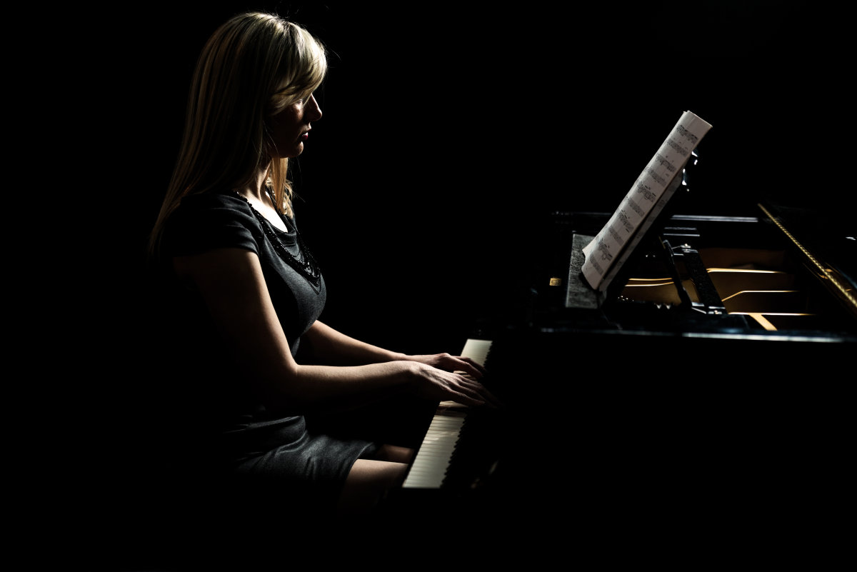 你知道彈鋼琴時指法該如何分配嗎?