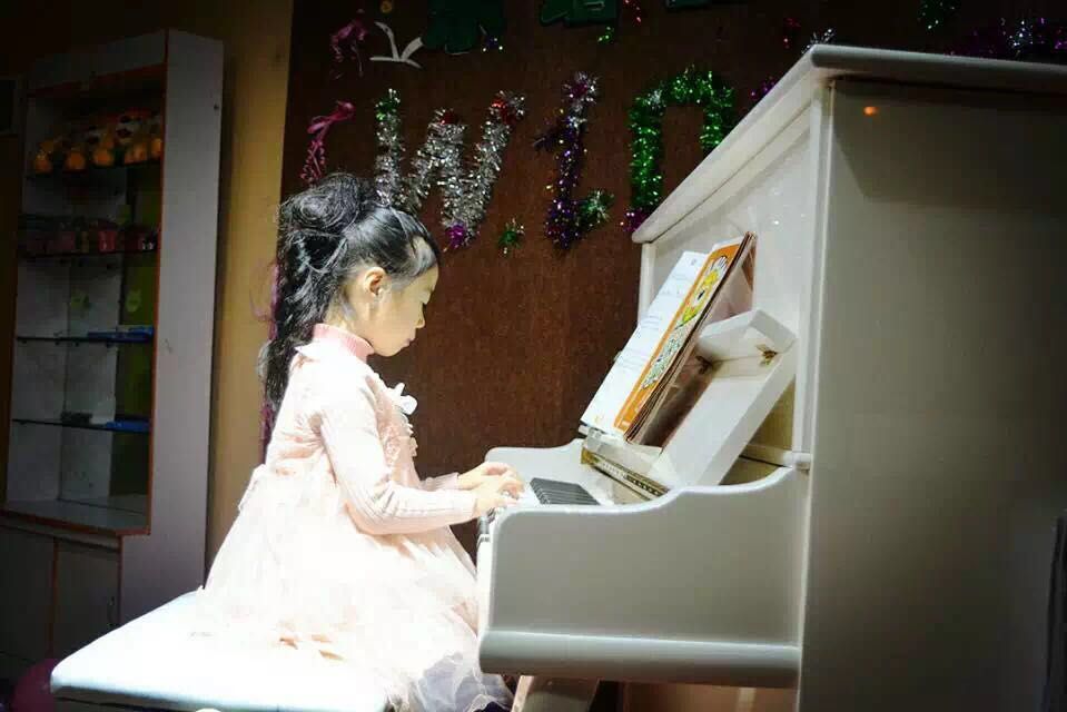 給日照樂譜生半小時(shí) 從此讓孩子愛上彈鋼琴_日照新聞_日照大眾網(wǎng)