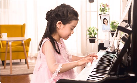 熊貓鋼琴陪練 創(chuàng)新音樂教學(xué)模式贏得家長青睞
